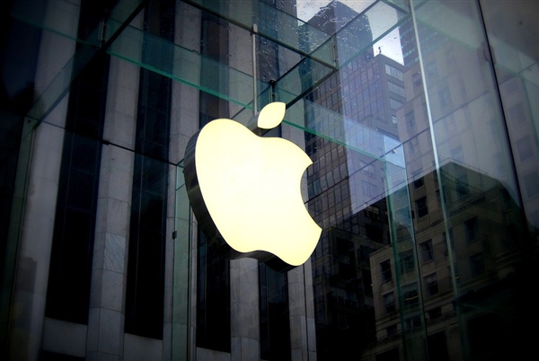 苹果股价下跌会迎来iPhone最黑暗时刻吗?”>
　　</p>
　　<p>
　　<br/>
　　</p><h2 class=